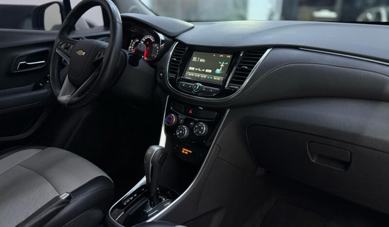 
								Peugeot 2008 GT – 2025 full									