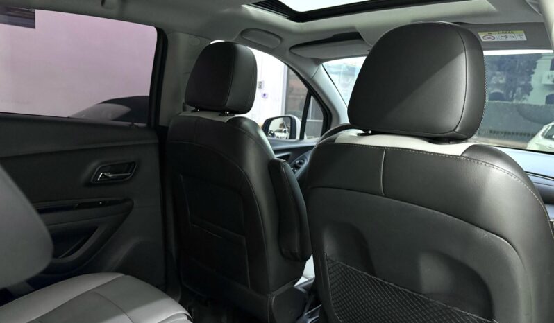 
								Peugeot 2008 GT – 2025 full									