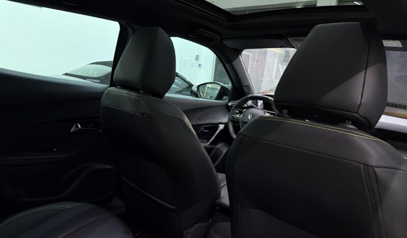 
								Peugeot 2008 GT – 2025 full									