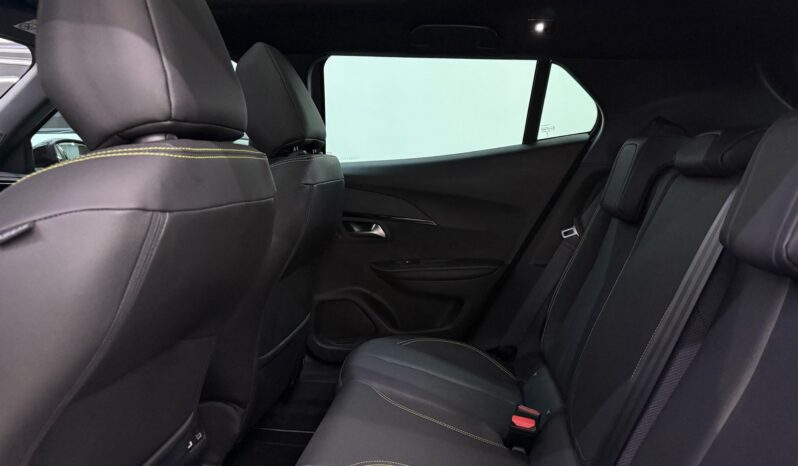 
								Peugeot 2008 GT – 2025 full									