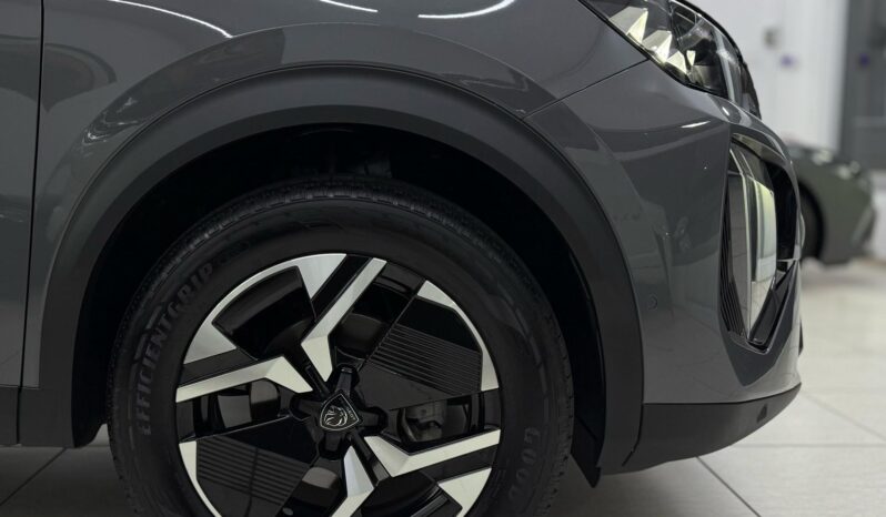 
								Peugeot 2008 GT – 2025 full									