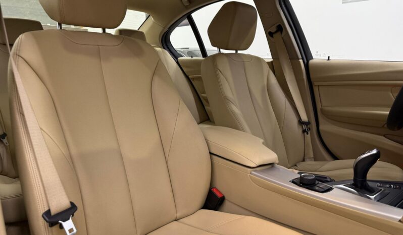 
								BMW 320i Activeflex – 2015 full									