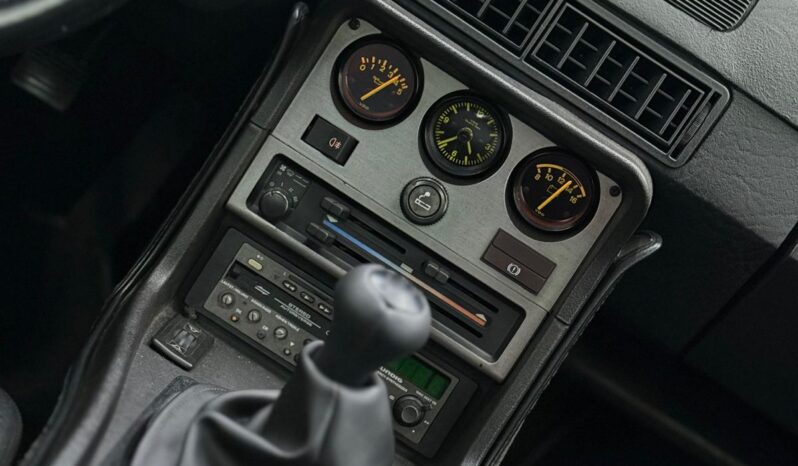 
								Porsche 944 – 1982 cheio									