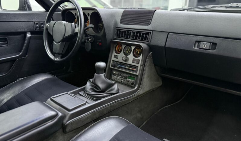 
								Porsche 944 – 1982 cheio									