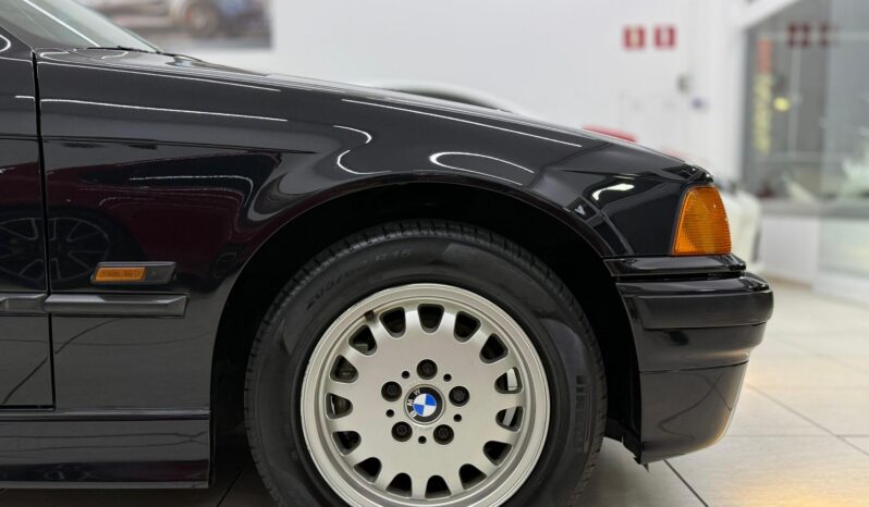 
								BMW 325i – 1995 cheio									