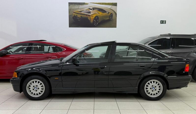 
								BMW 325i – 1995 cheio									