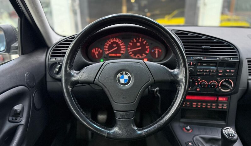 
								BMW 325i – 1995 cheio									