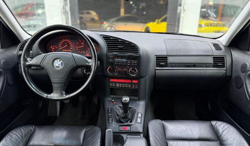
								BMW 325i – 1995 cheio									