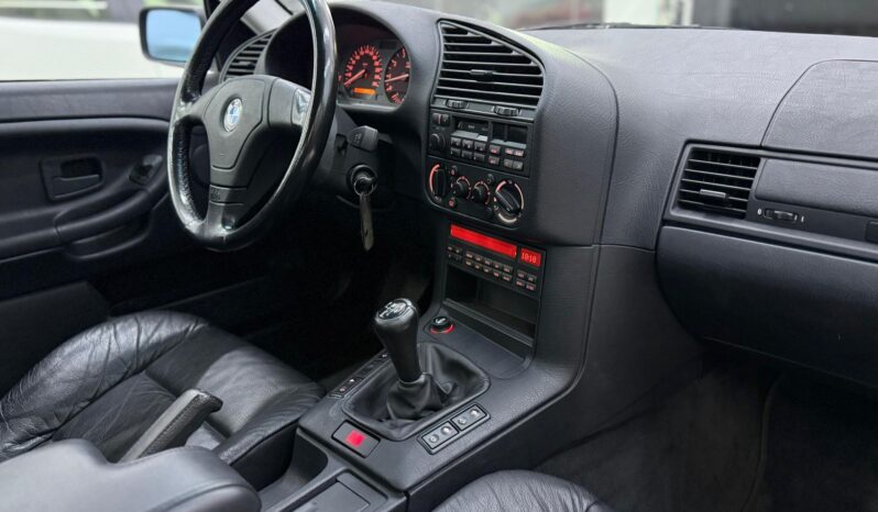 
								BMW 325i – 1995 cheio									