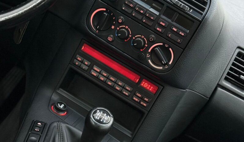 
								BMW 325i – 1995 cheio									