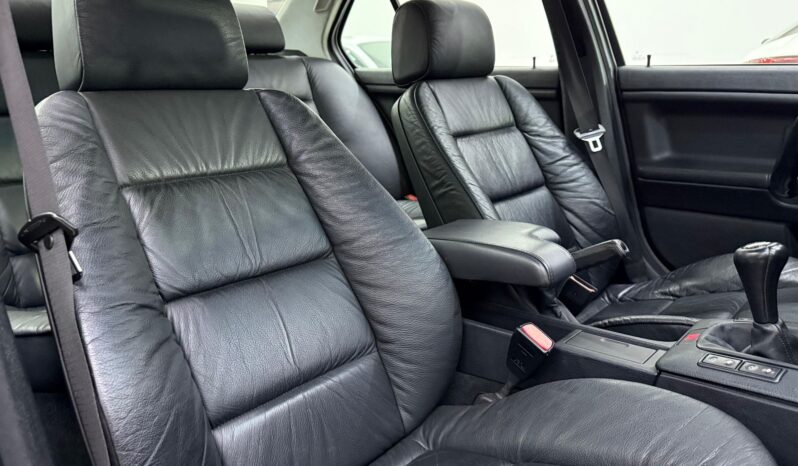 
								BMW 325i – 1995 cheio									