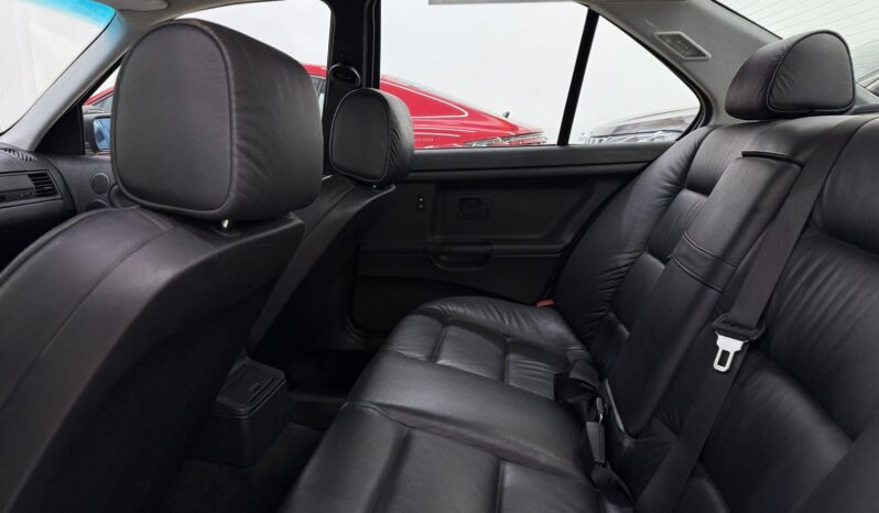 
								BMW 325i – 1995 cheio									