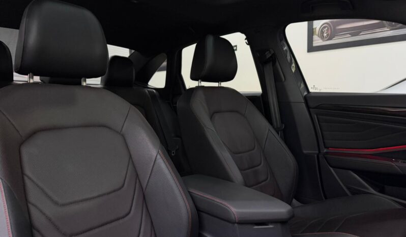 
								Volksvagen Jetta GLi / 2023 cheio									