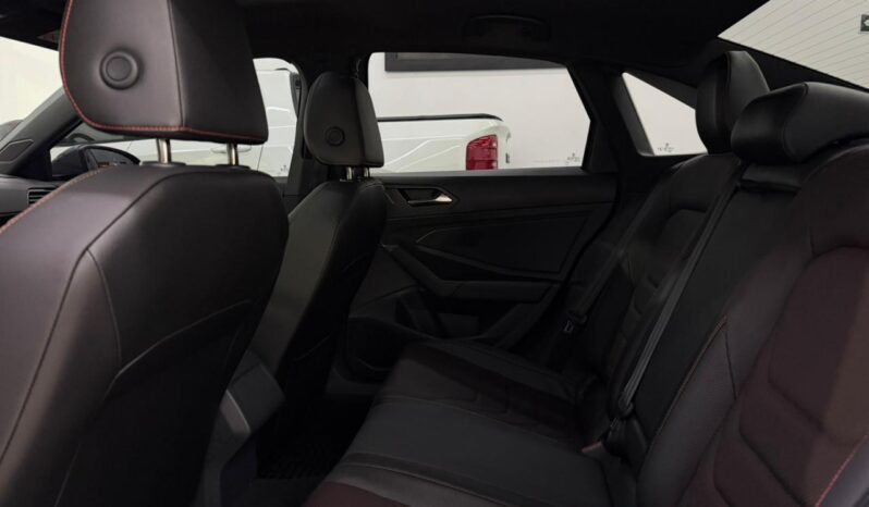 
								Volksvagen Jetta GLi / 2023 cheio									