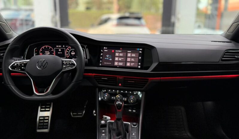 
								Volksvagen Jetta GLi / 2023 cheio									