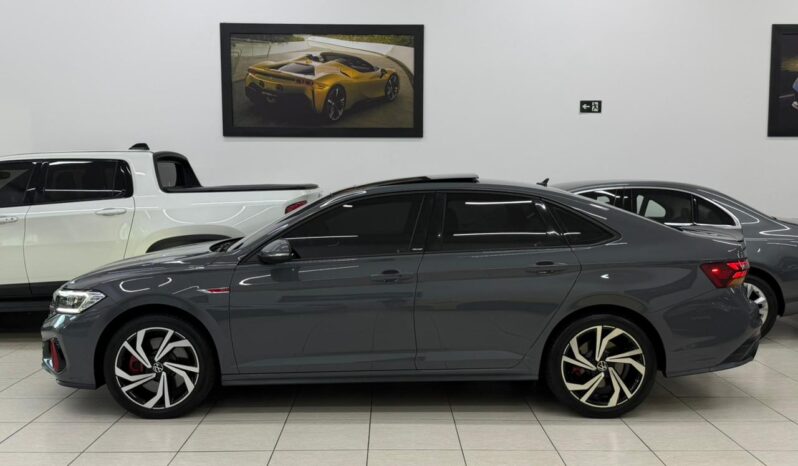 
								Volksvagen Jetta GLi / 2023 cheio									