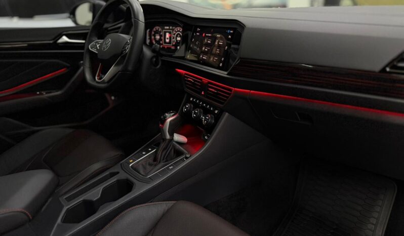 
								Volksvagen Jetta GLi / 2023 cheio									