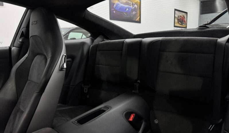 
								Porsche 911 Carrera GTS / 2018 cheio									