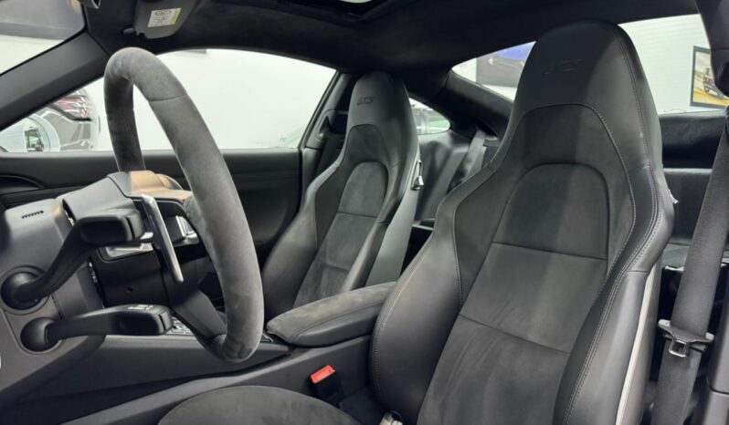 
								Porsche 911 Carrera GTS / 2018 cheio									