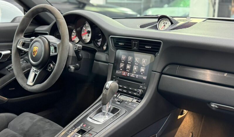 
								Porsche 911 Carrera GTS / 2018 cheio									