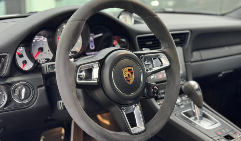 
								Porsche 911 Carrera GTS / 2018 cheio									