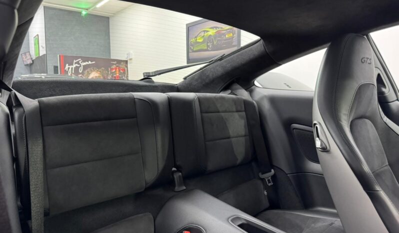 
								Porsche 911 Carrera GTS / 2018 cheio									