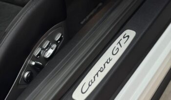 
										Porsche 911 Carrera GTS / 2018 cheio									