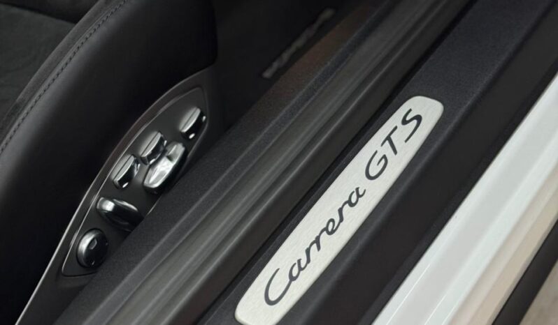 
								Porsche 911 Carrera GTS / 2018 cheio									