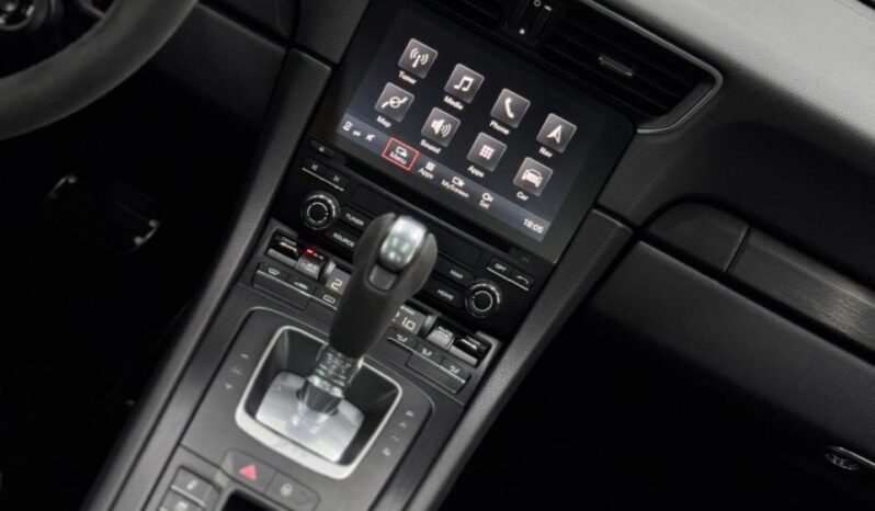 
								Porsche 911 Carrera GTS / 2018 cheio									