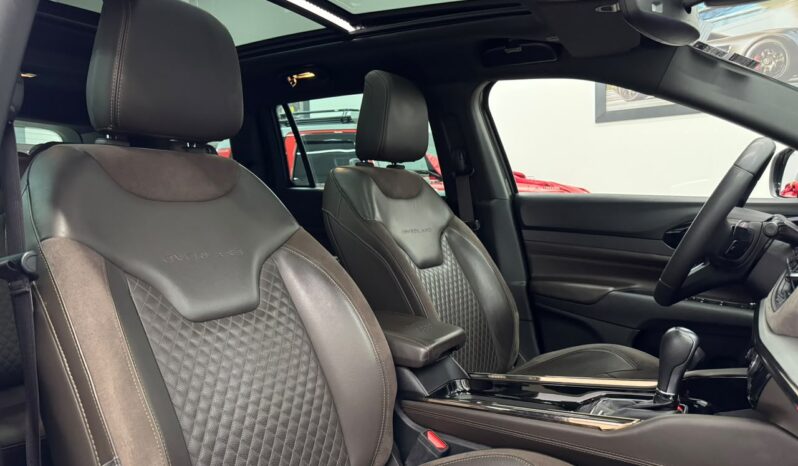 
								Jeep Commander Overland TD380/2023 cheio									