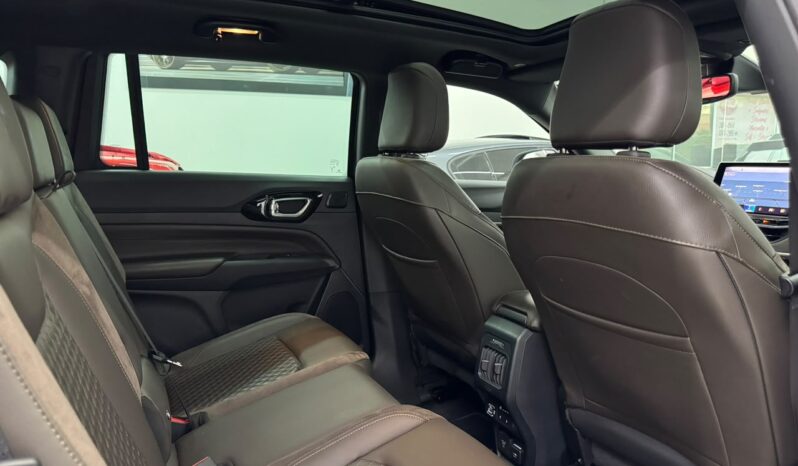
								Jeep Commander Overland TD380/2023 cheio									