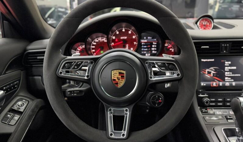 
								Porsche 911 Carrera GTS 991.2 / 2018 cheio									