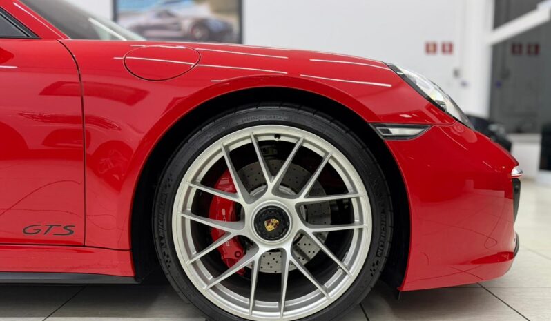
								Porsche 911 Carrera GTS 991.2 / 2018 cheio									
