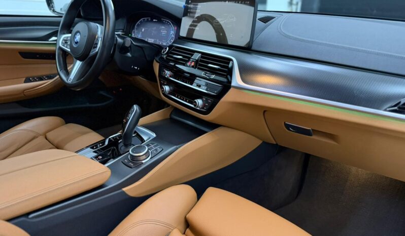 
								BMW 530e M Sport Blindada / 2023 cheio									