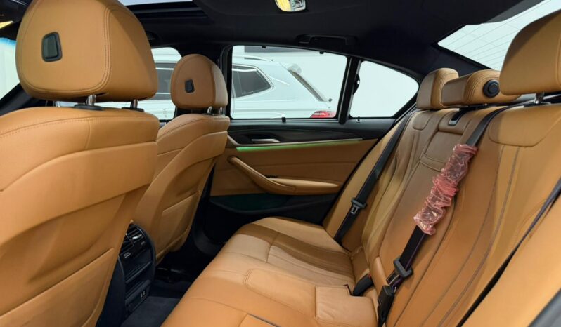 
								BMW 530e M Sport Blindada / 2023 cheio									