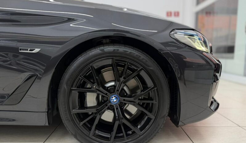 
								BMW 530e M Sport Blindada / 2023 cheio									