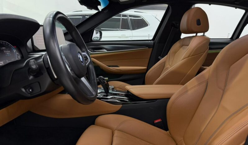 
								BMW 530e M Sport Blindada / 2023 cheio									