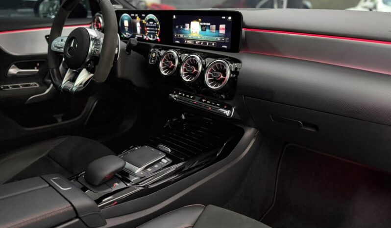 
								Mercedes-Benz A-45 S AMG / 2022 cheio									