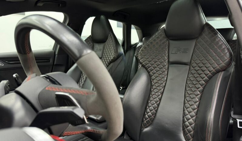 
								Audi RS3 Sportback / 2018 cheio									