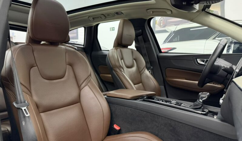 
								Volvo XC60 T5 Inscription AWD / 2019 cheio									