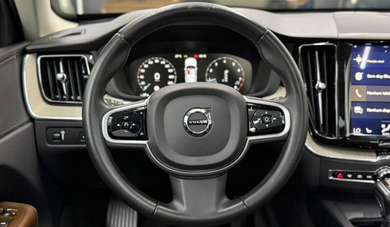 
								Volvo XC60 T5 Inscription AWD / 2019 cheio									