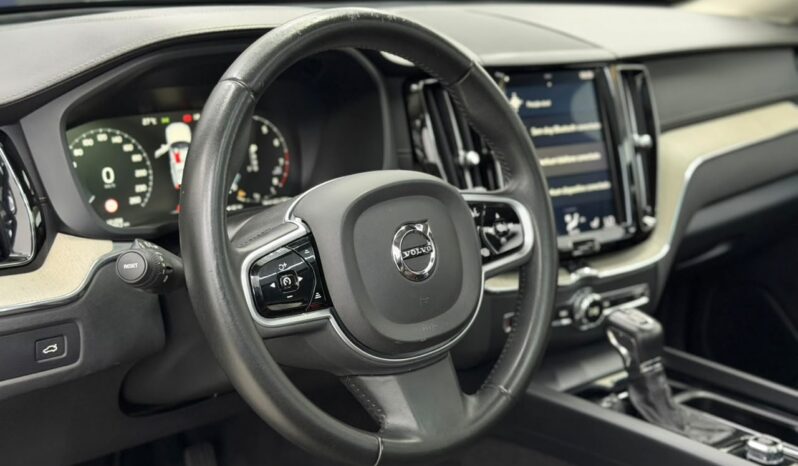 
								Volvo XC60 T5 Inscription AWD / 2019 cheio									