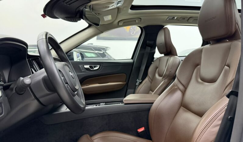 
								Volvo XC60 T5 Inscription AWD / 2019 cheio									